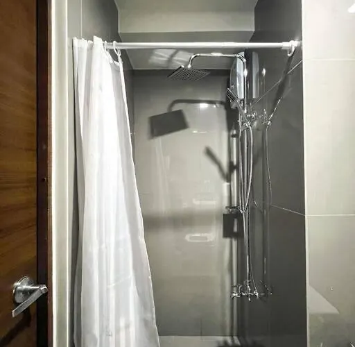 The Modern Flats At Air Residences With Wifi&city View Manila